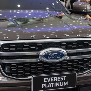 Ngoại thất Ford Everest Platinum 2024 - Mặt ca lăng