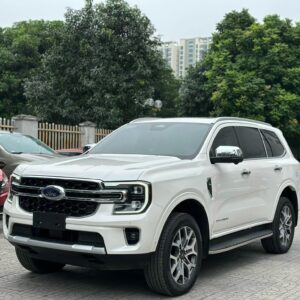 Ngoại thất Ford Everest Titanium Plus 4x4 AT - Đầu xe