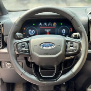 Nội thất Ford Everest Titanium Plus 4x4 AT - Vô lăng