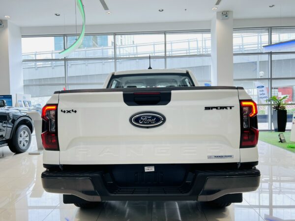 Ngoại thất Ford Ranger Sport 2024 - Đuôi xe