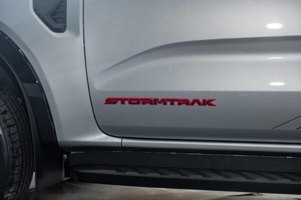 Ngoại thất Ford Ranger Stormtrak 2024 - Tem sườn Stormtrak