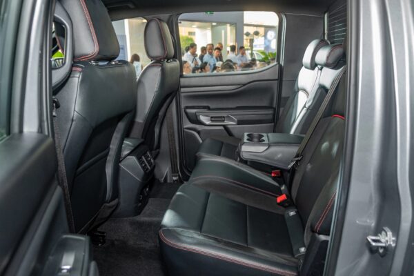 Nội thất Ford Ranger Stormtrak 2024 -Hàng ghế sau