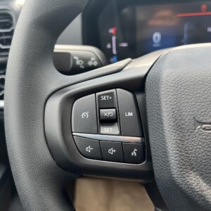 Nội thất Ford Ranger XLS 4x4 AT 2024 - Vô lăng